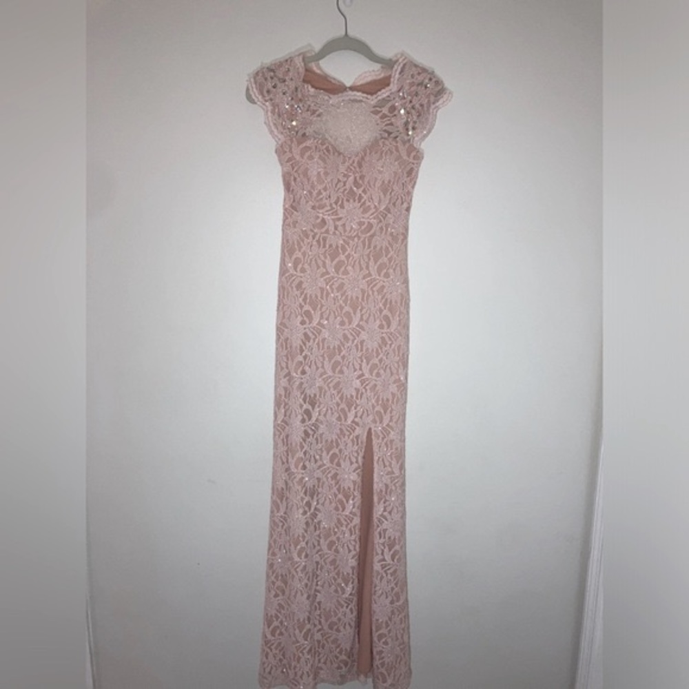 Pink lace gown with sequin cuff sleeve.     Size 3‎ - Picture 3 of 9
